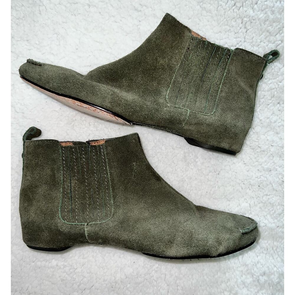 Donald J Pliner green Sport Suede Ankle Boot - BELLE-23 - size 7.5 - E7